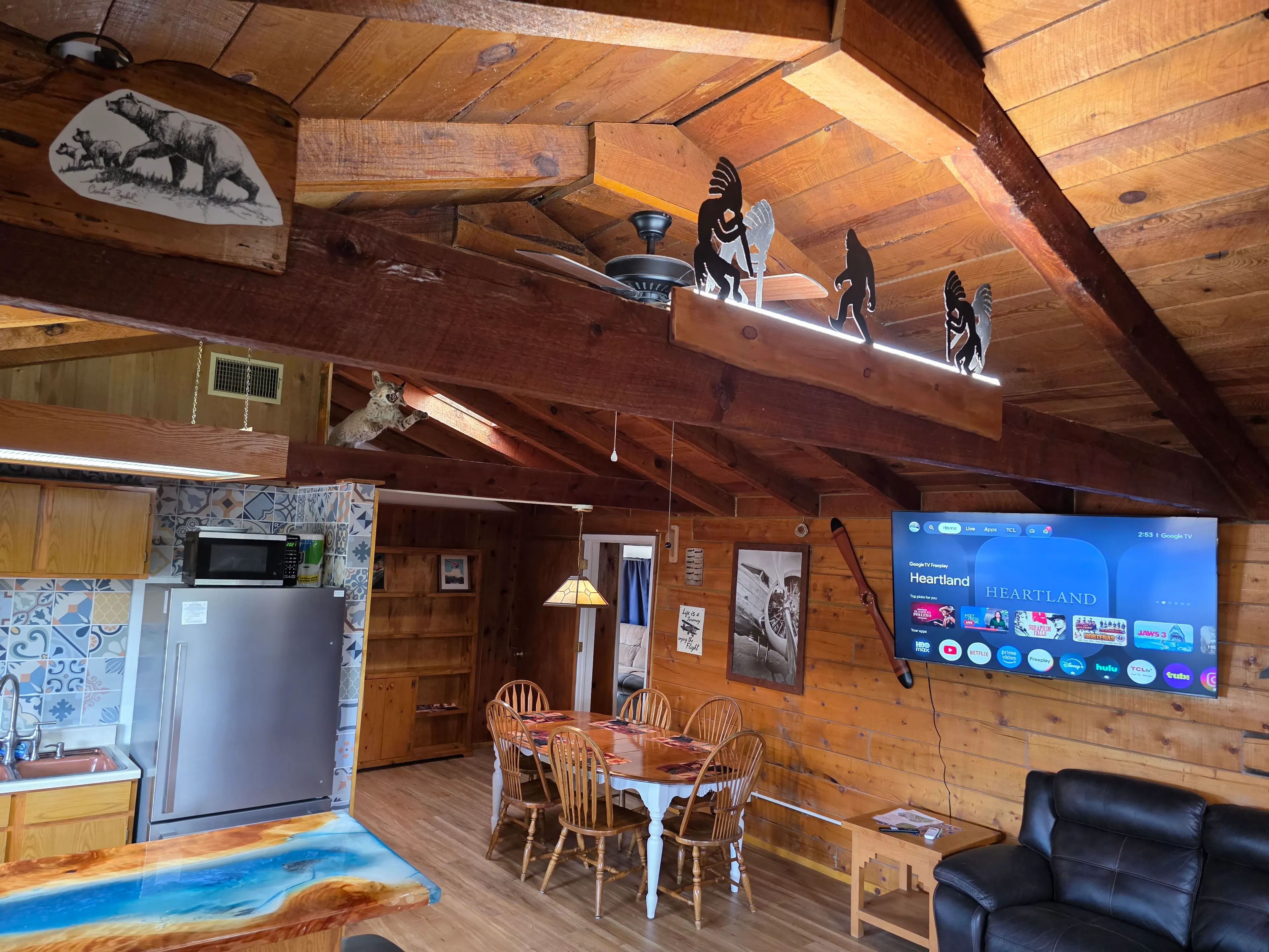 Vaulted ceiling, open living area