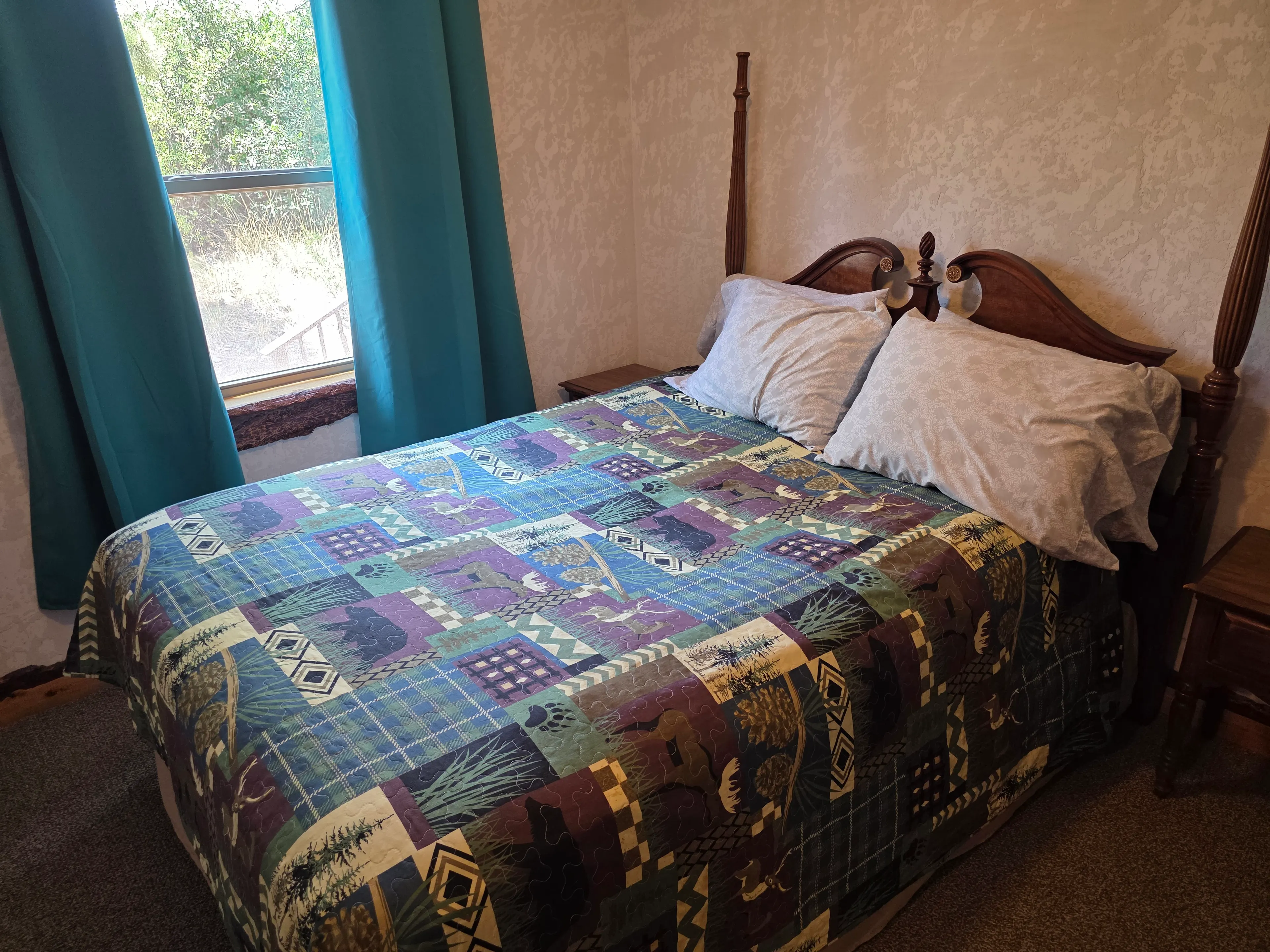 Queen four-poster bed, teal curtains