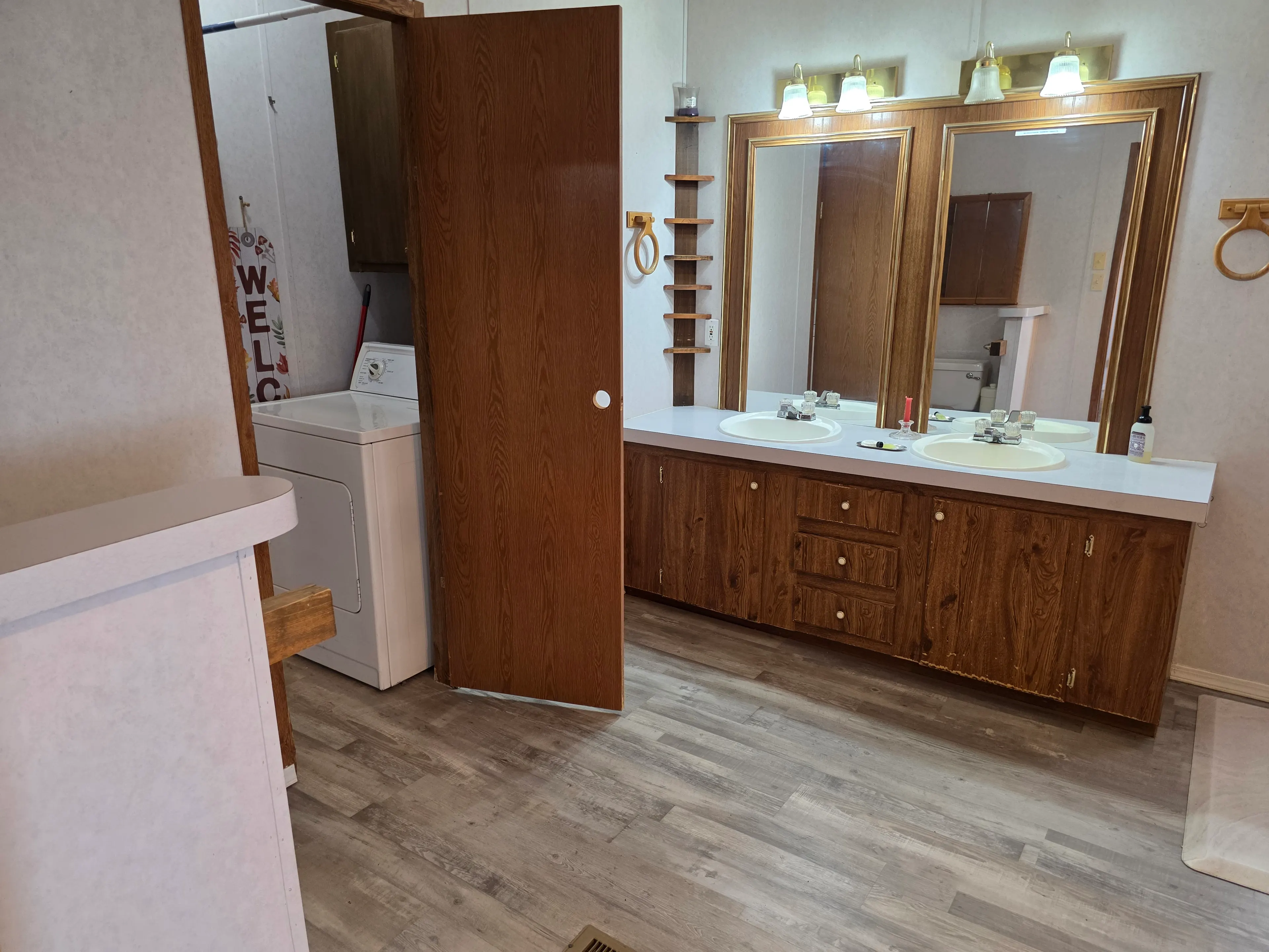 Double vanity, washer in alcove