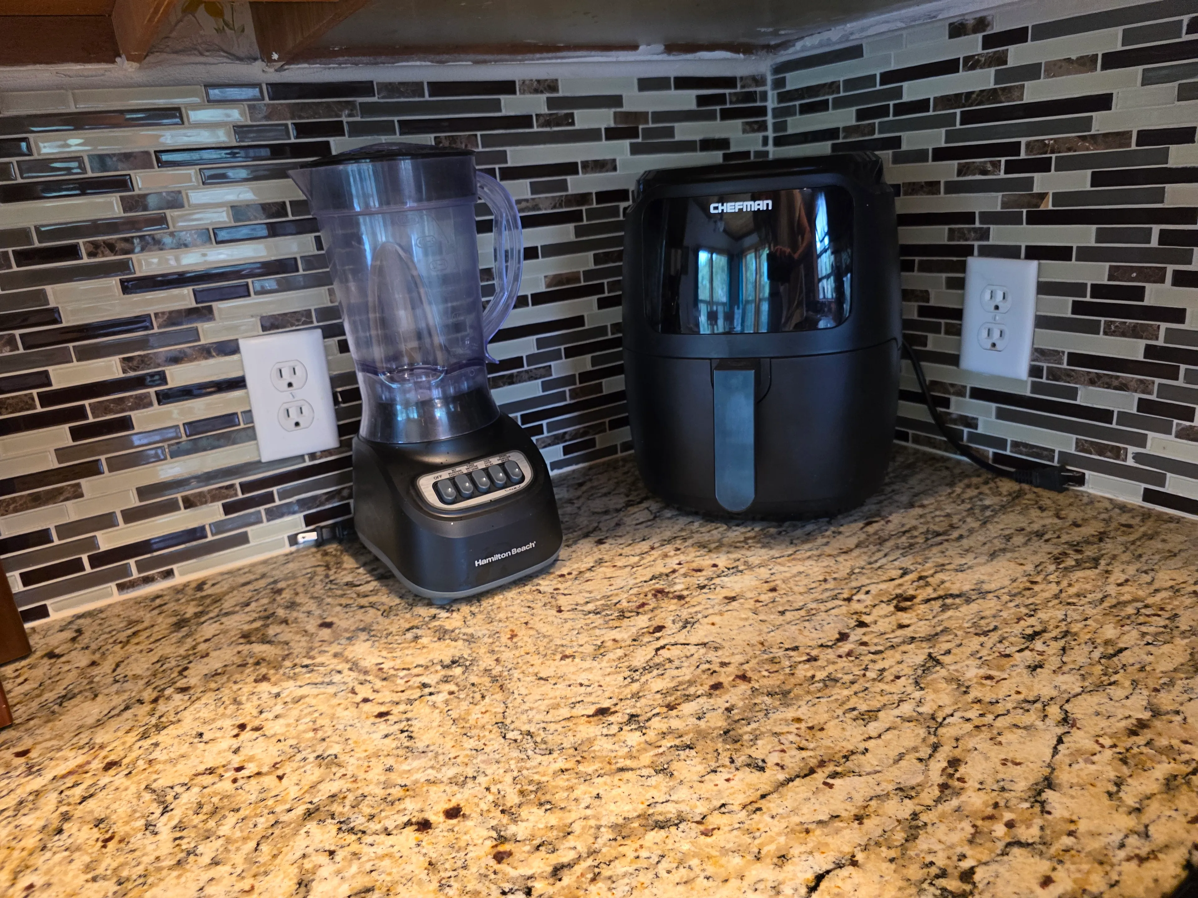 blender and air fryer counter