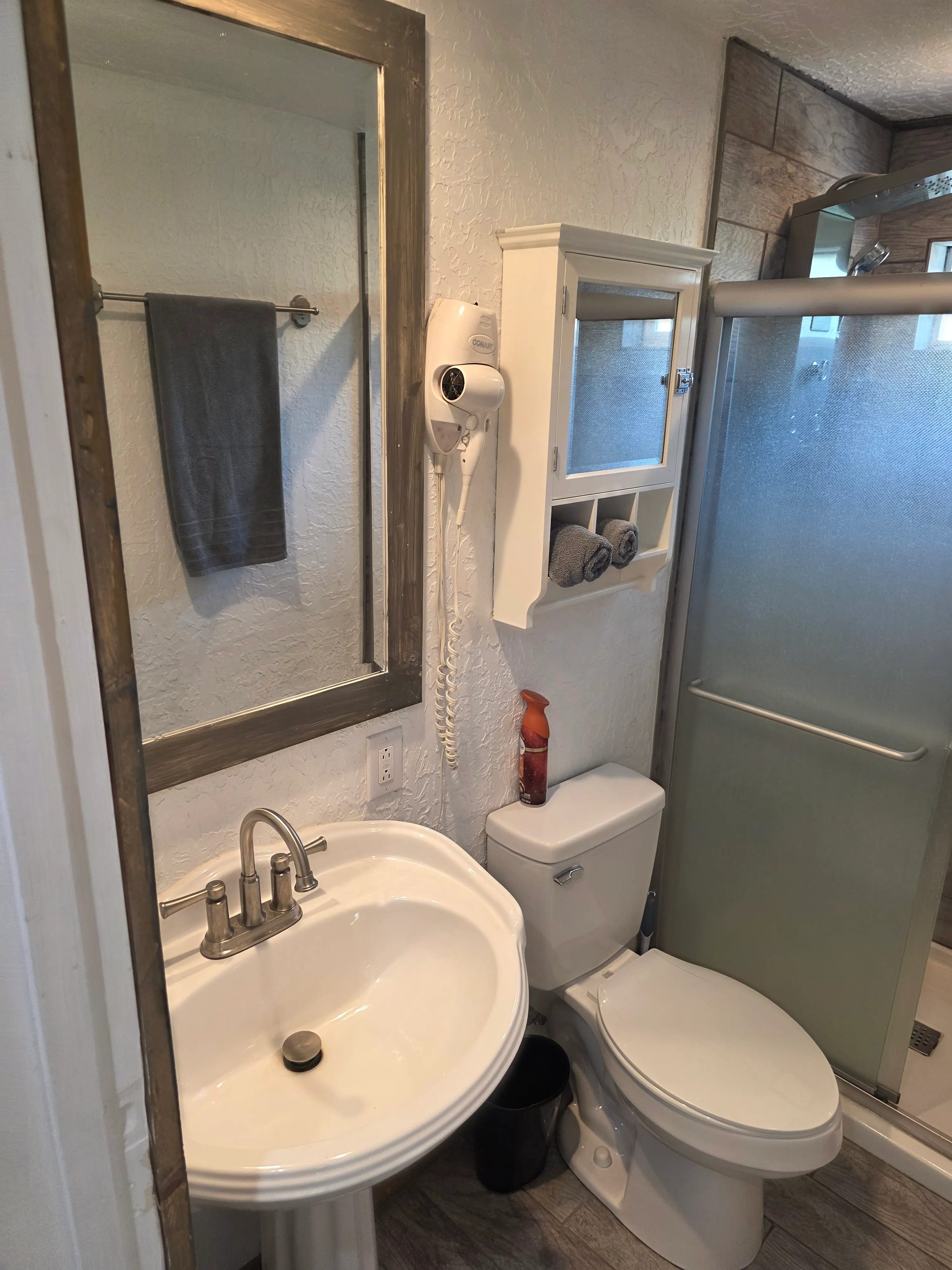 full bathroom sink toilet shower