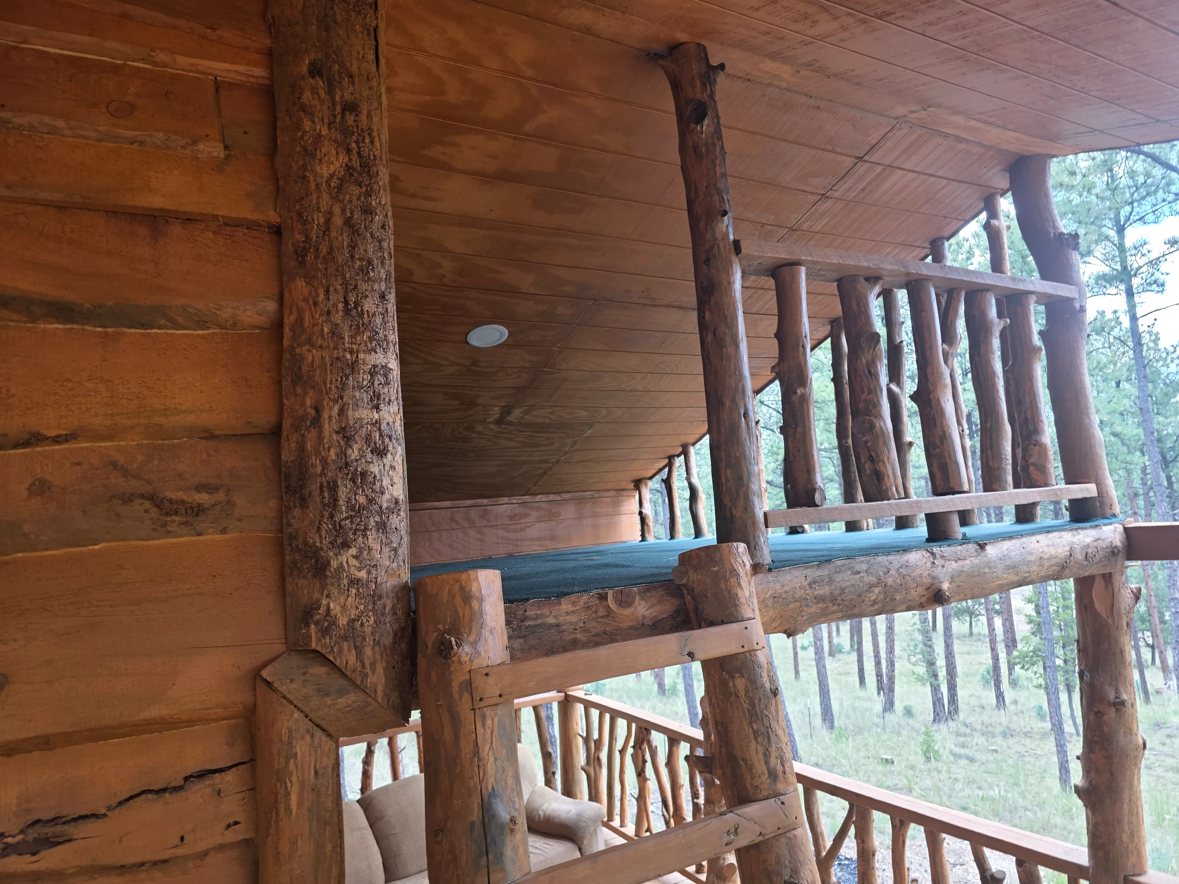 upper deck log railing detail