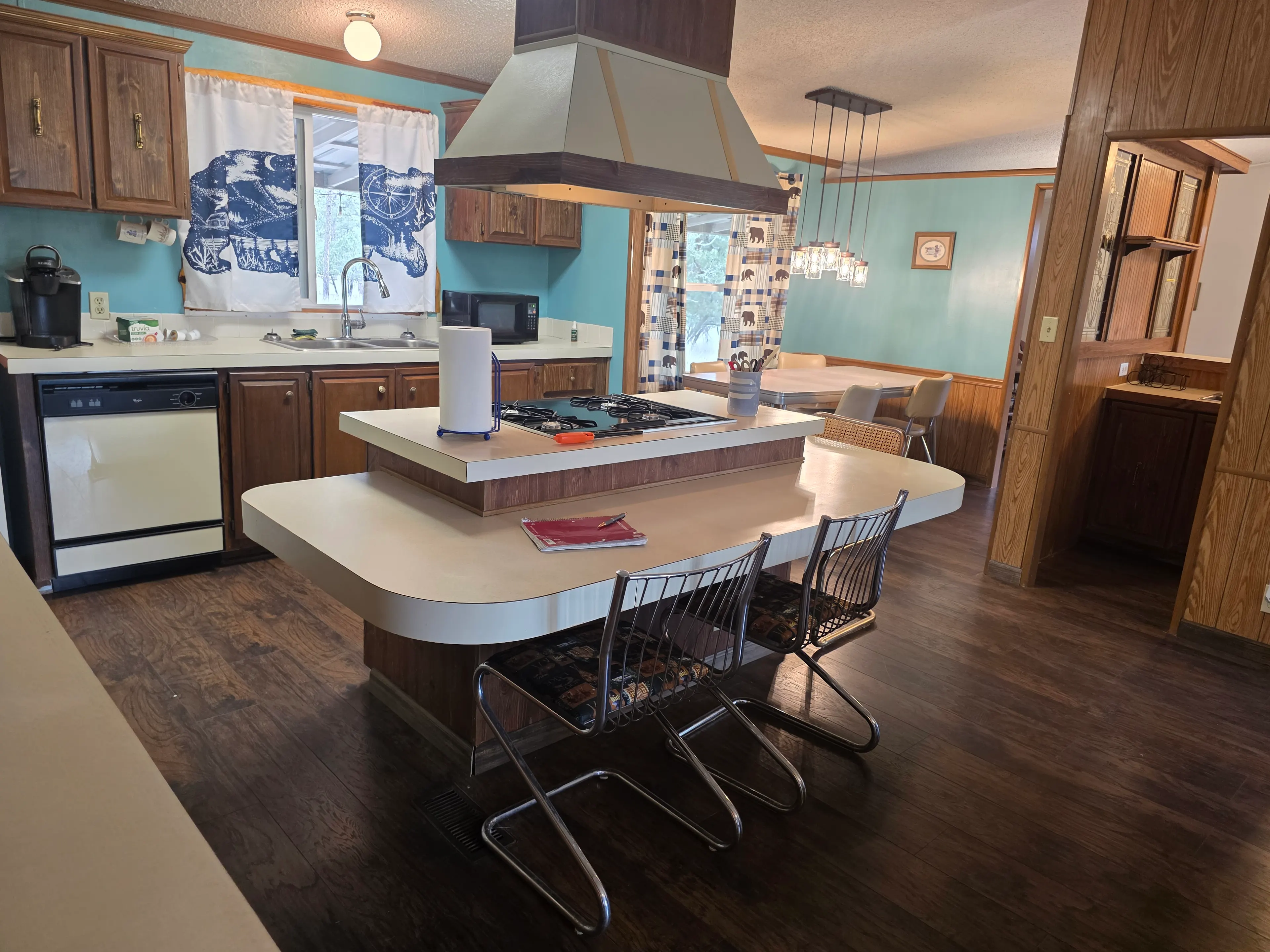 kitchen island with gas cooktop