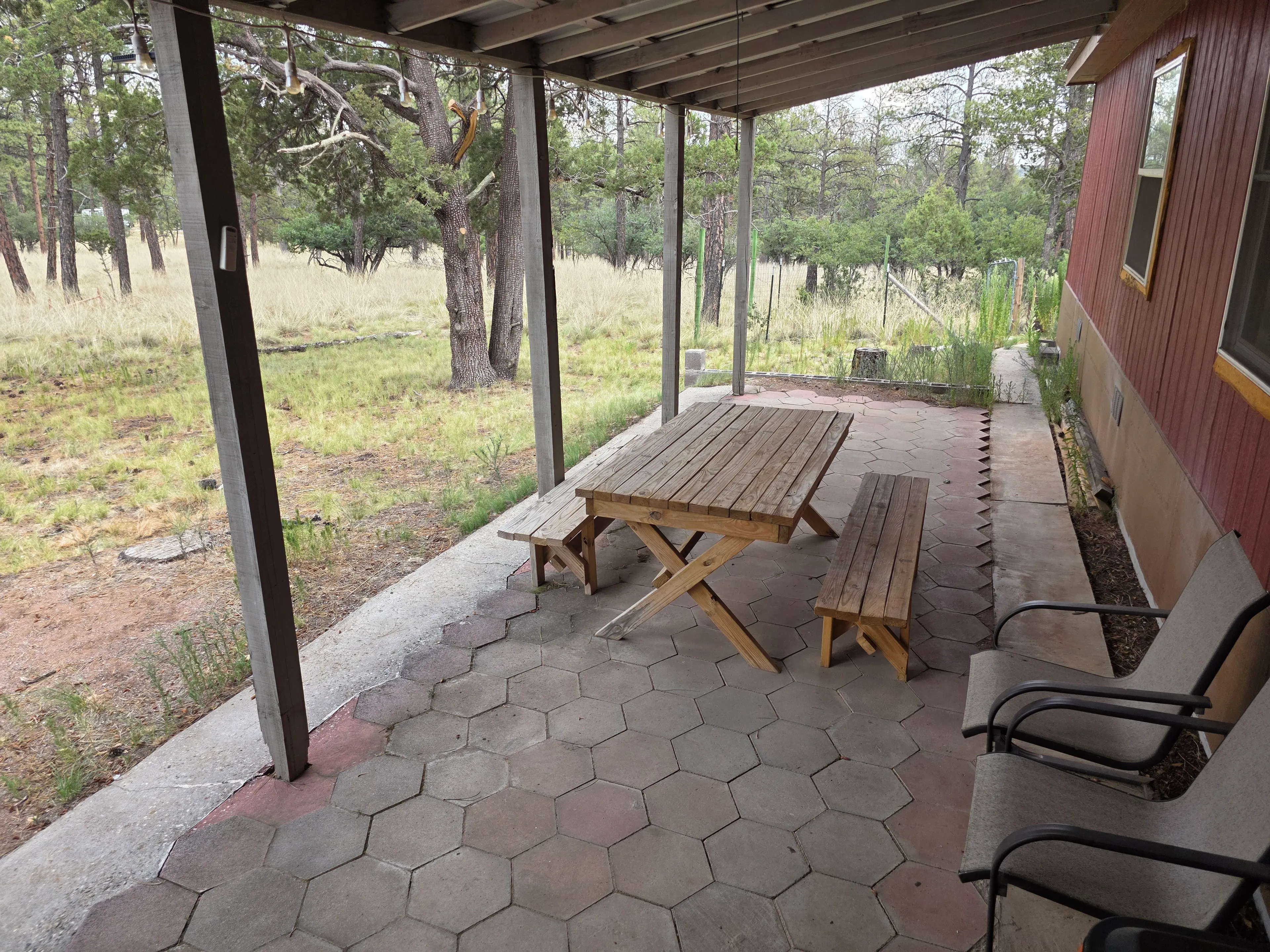 covered patio with picnic table
