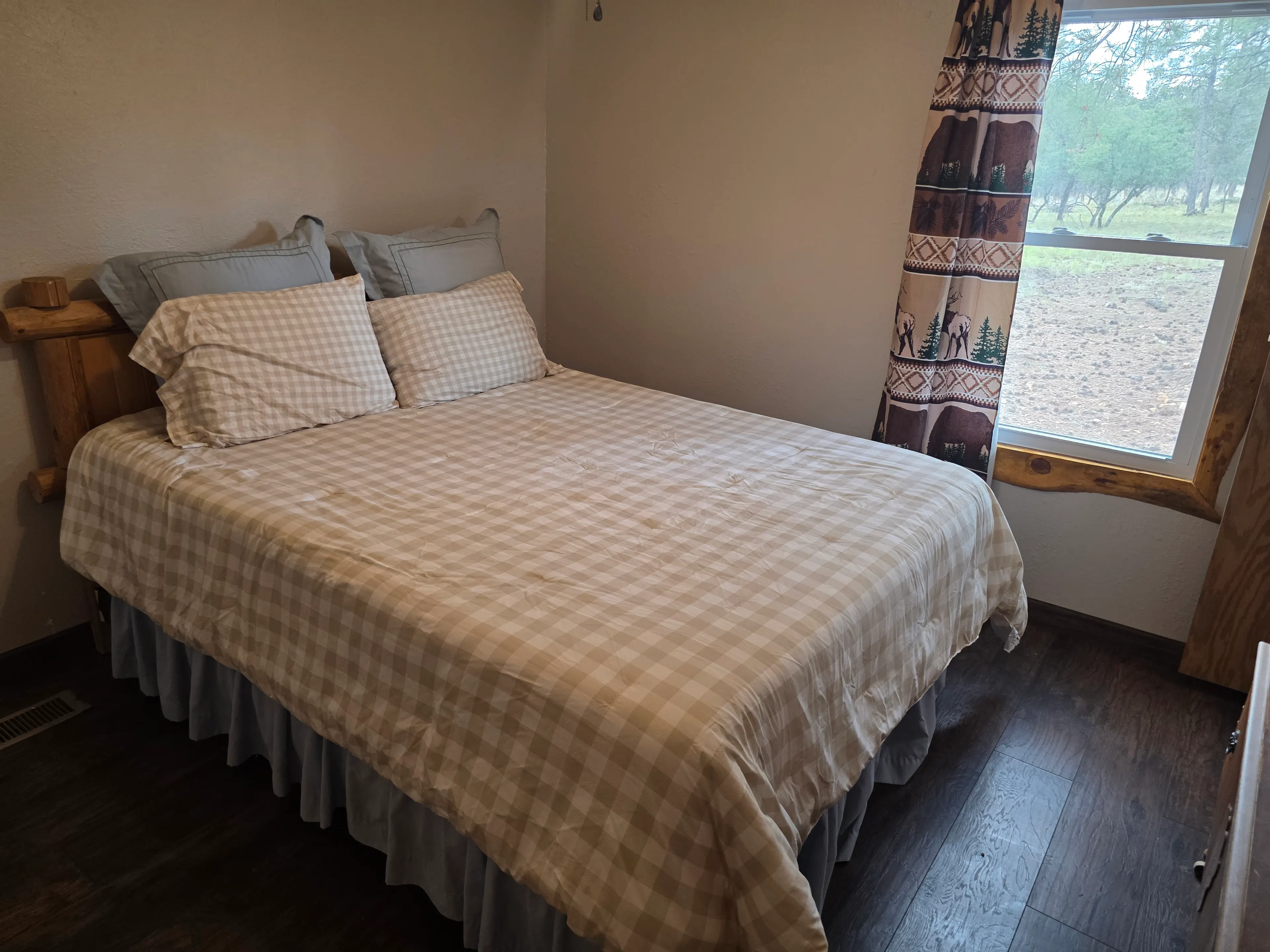 queen bed, elk-print curtains